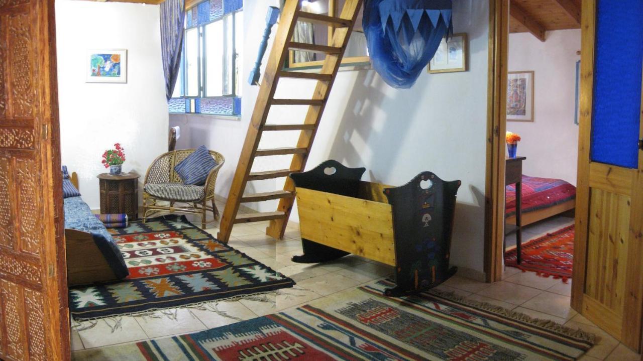 Villa Adama Clil Екстериор снимка